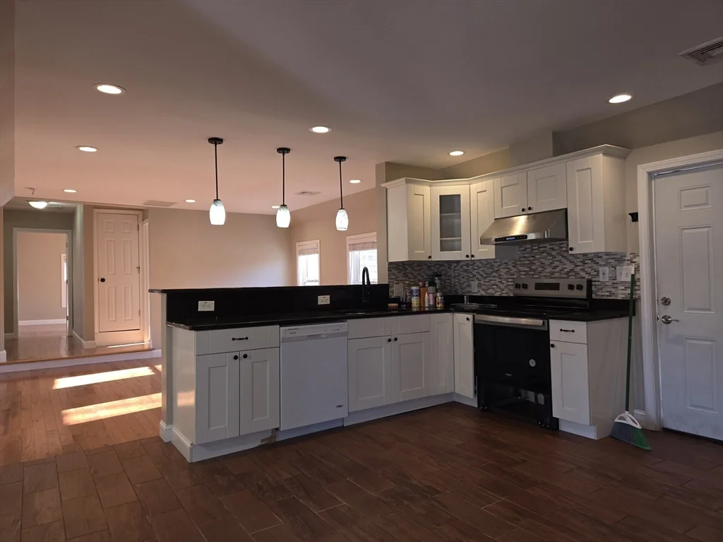 4 bed, 1 bath apartment for rent at 3 Pearl St Unit 2, Stoneham — photo 13 of 21
