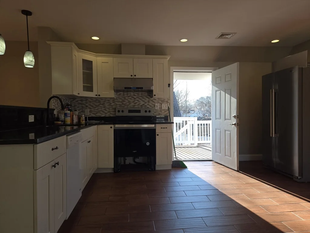 4 bed, 1 bath apartment for rent at 3 Pearl St Unit 2, Stoneham — photo 5 of 21