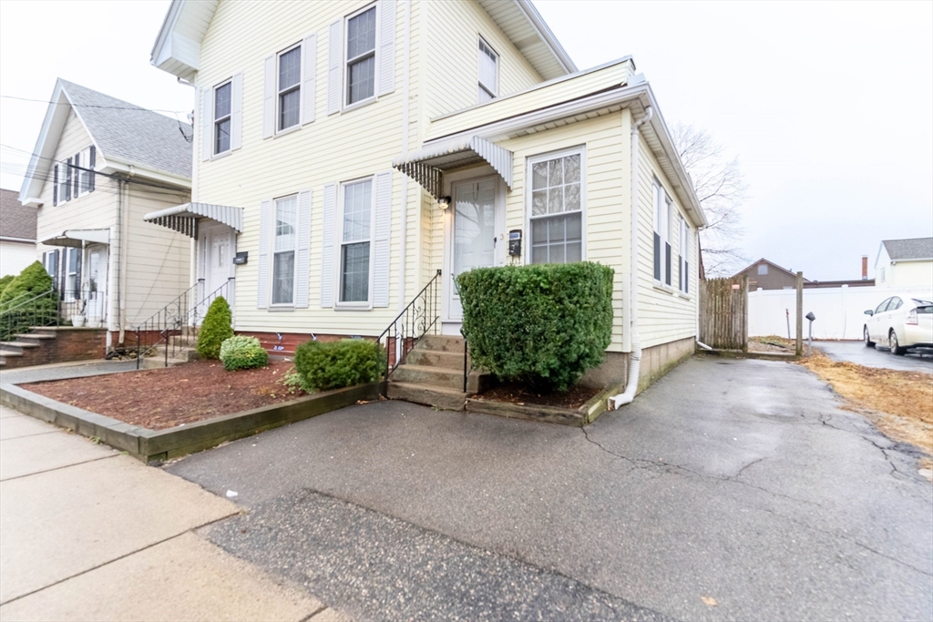 2 bed, 1 bath apartment for rent at 3 Pine St Unit 3, Stoneham — photo 2 of 24