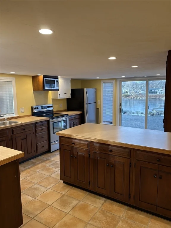 1 bed, 1 bath apartment for rent at 3 Piraino Ln Unit 1, Gloucester — photo 5 of 22