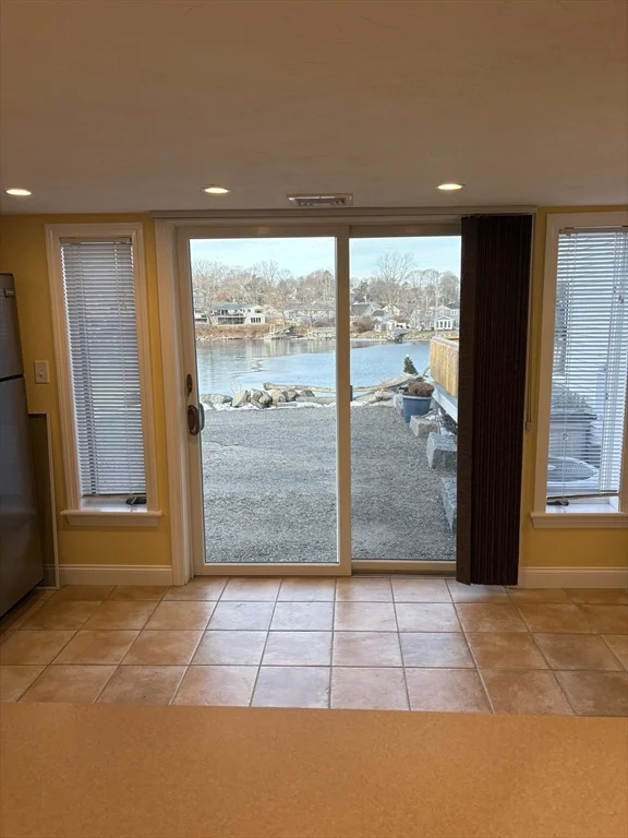 1 bed, 1 bath apartment for rent at 3 Piraino Ln Unit 1, Gloucester — photo 6 of 22
