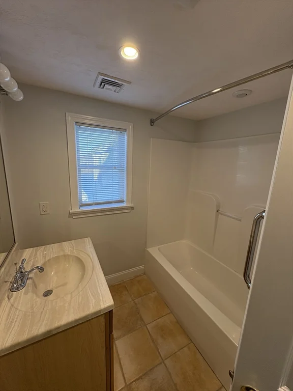 1 bed, 1 bath apartment for rent at 3 Piraino Ln Unit 1, Gloucester — photo 16 of 22