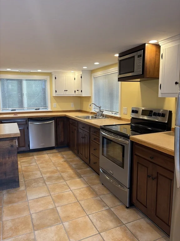 1 bed, 1 bath apartment for rent at 3 Piraino Ln Unit 1, Gloucester — photo 7 of 22