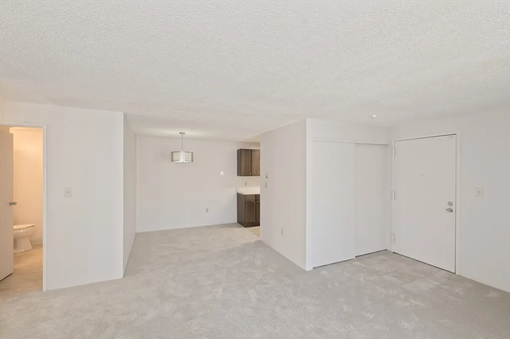 2 bed, 1 bath apartment for rent at 3 Post Oak Ln Unit 9, Natick — photo 4 of 30