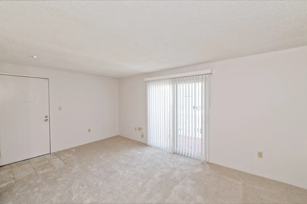 2 bed, 1 bath apartment for rent at 3 Post Oak Ln Unit 9, Natick — photo 2 of 30