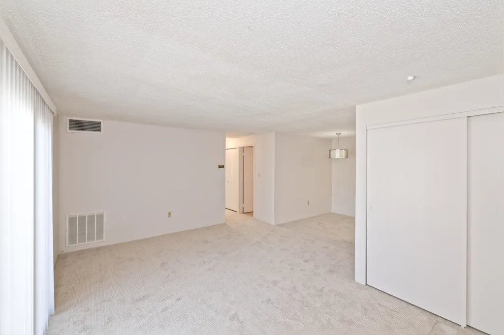 2 bed, 1 bath apartment for rent at 3 Post Oak Ln Unit 9, Natick — photo 5 of 30