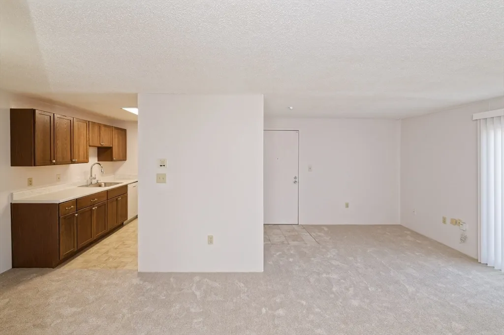 2 bed, 1 bath apartment for rent at 3 Post Oak Ln Unit 9, Natick — photo 9 of 30
