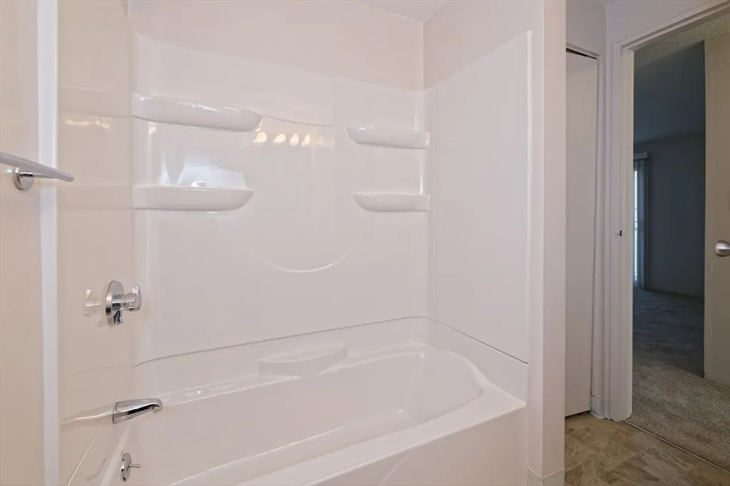 2 bed, 1 bath apartment for rent at 3 Post Oak Ln Unit 9, Natick — photo 23 of 30