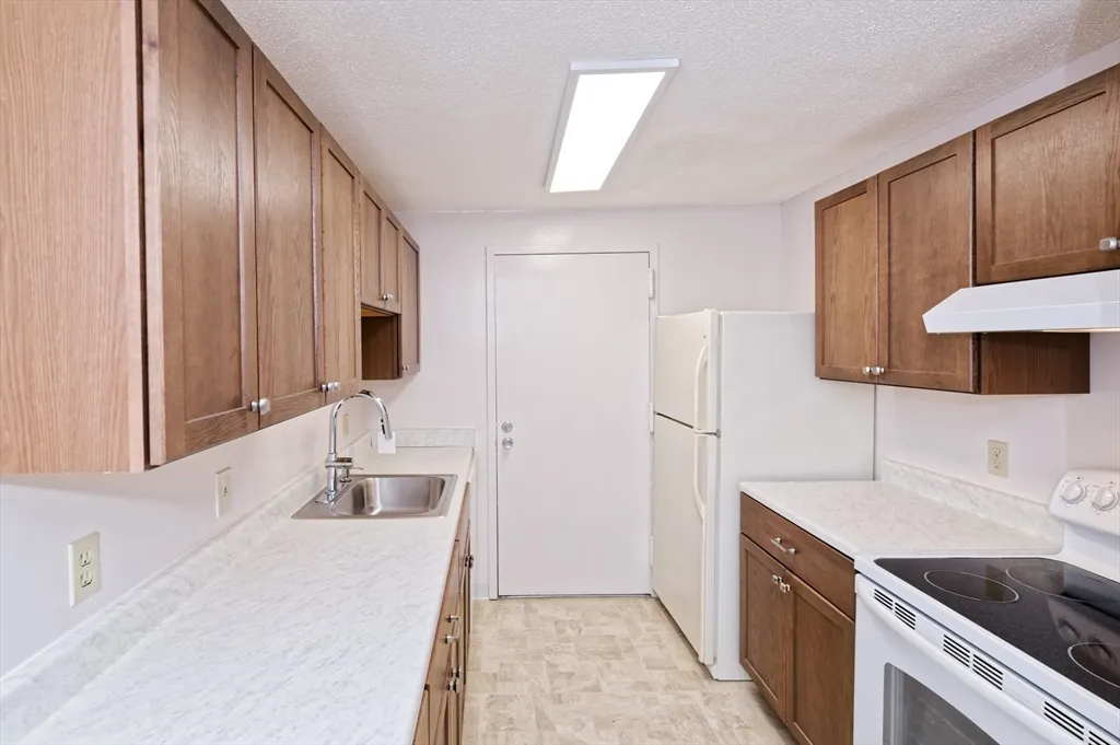 2 bed, 1 bath apartment for rent at 3 Post Oak Ln Unit 9, Natick — photo 12 of 30