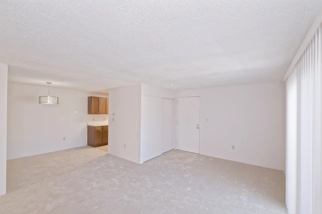 2 bed, 1 bath apartment for rent at 3 Post Oak Ln Unit 9, Natick — photo 3 of 30