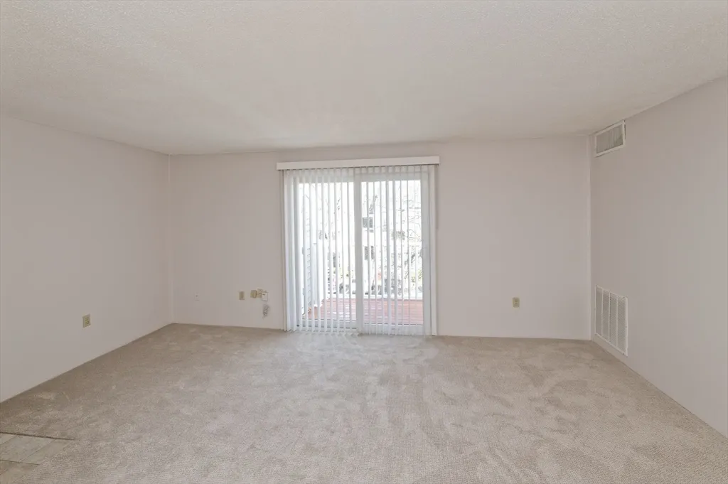 2 bed, 1 bath apartment for rent at 3 Post Oak Ln Unit 9, Natick — photo 6 of 30