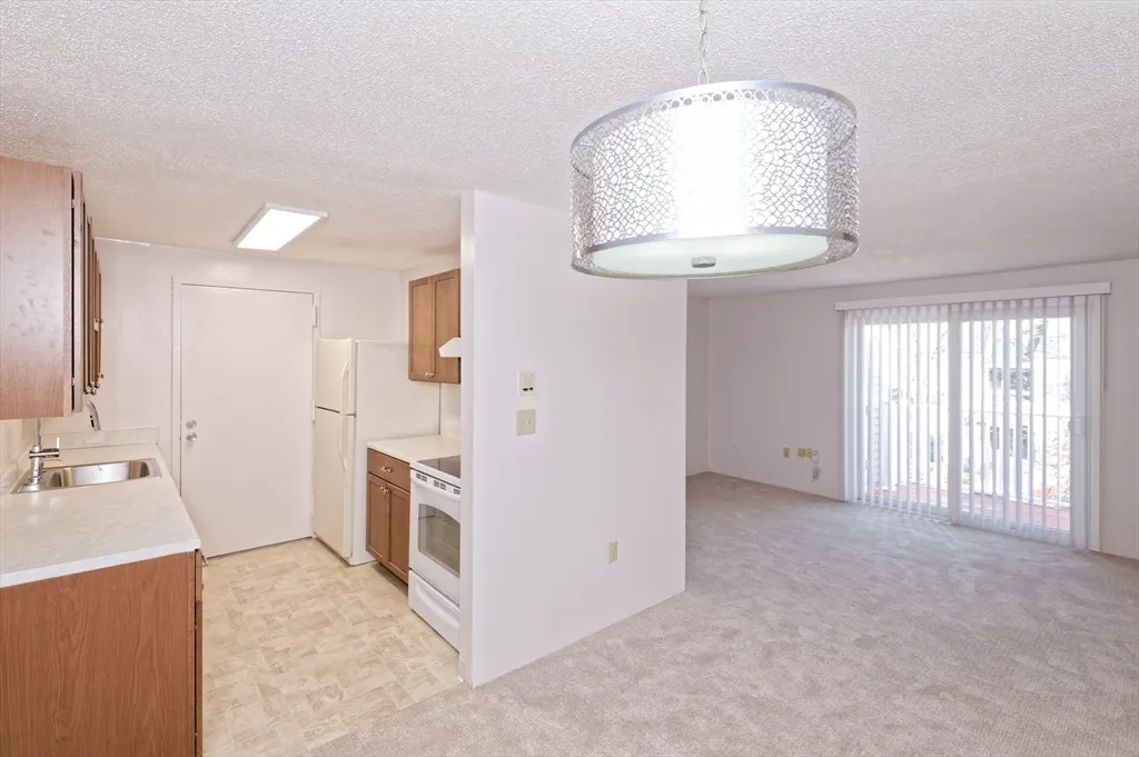 2 bed, 1 bath apartment for rent at 3 Post Oak Ln Unit 9, Natick — photo 10 of 30