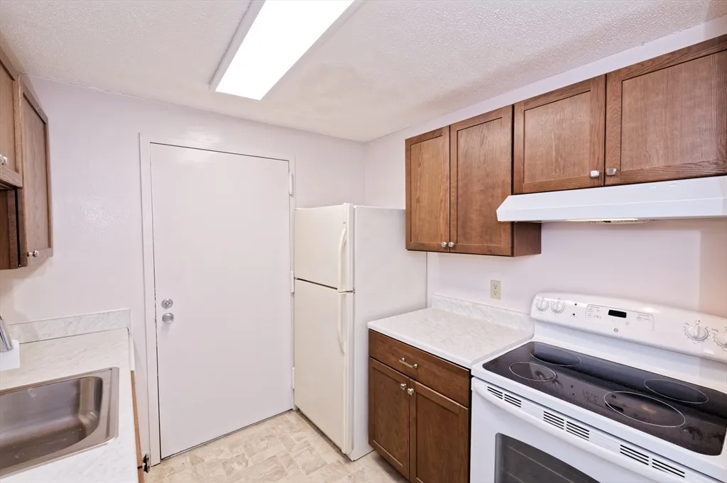 2 bed, 1 bath apartment for rent at 3 Post Oak Ln Unit 9, Natick — photo 14 of 30