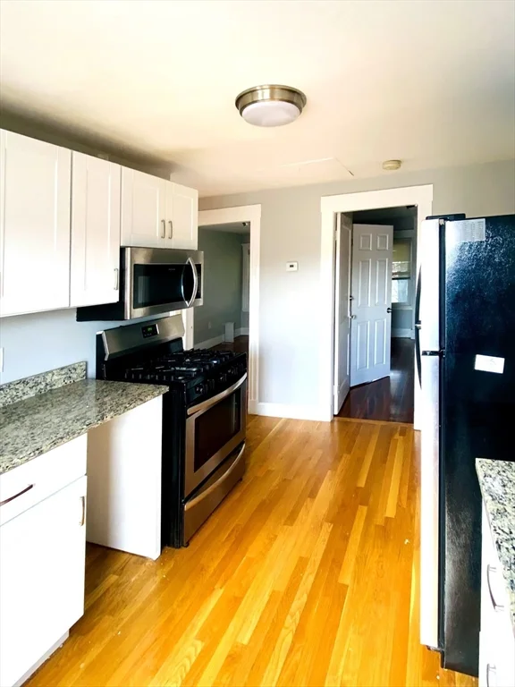 2 bed, 1 bath apartment for rent at 3 Raymond Rd Unit 3, Downtown — photo 3 of 10
