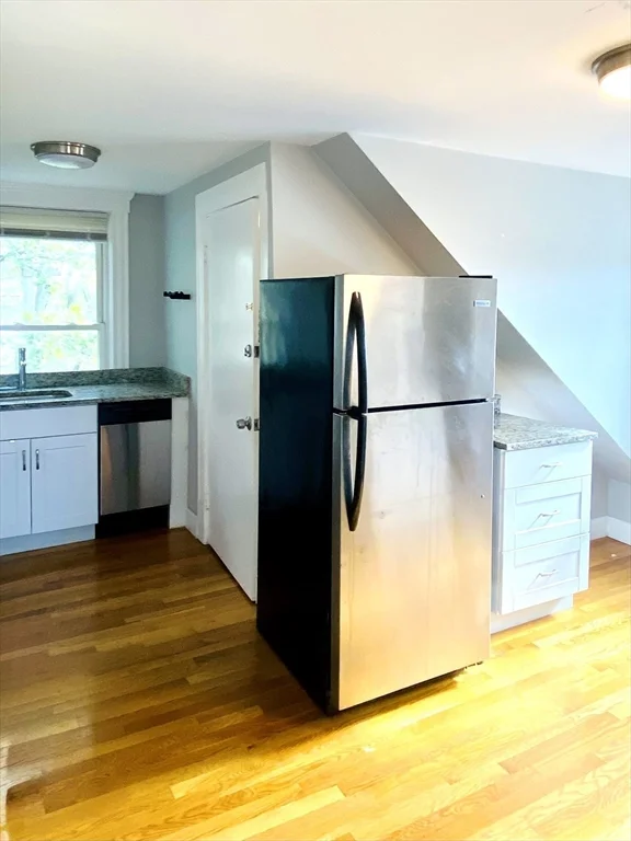 2 bed, 1 bath apartment for rent at 3 Raymond Rd Unit 3, Downtown — photo 4 of 10