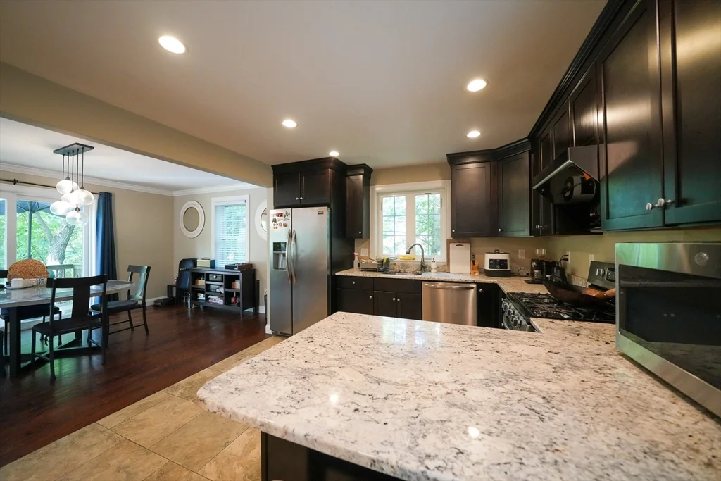 3 bed, 2 bath apartment for rent at 3 Redwood, Lynnfield — photo 10 of 39