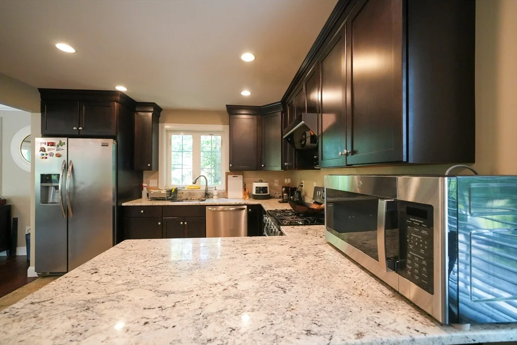 3 bed, 2 bath apartment for rent at 3 Redwood, Lynnfield — photo 9 of 39