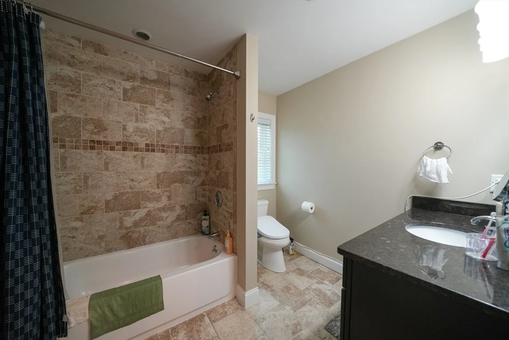 3 bed, 2 bath apartment for rent at 3 Redwood, Lynnfield — photo 25 of 39