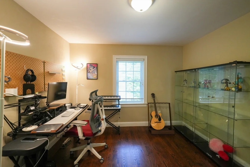 3 bed, 2 bath apartment for rent at 3 Redwood, Lynnfield — photo 27 of 39