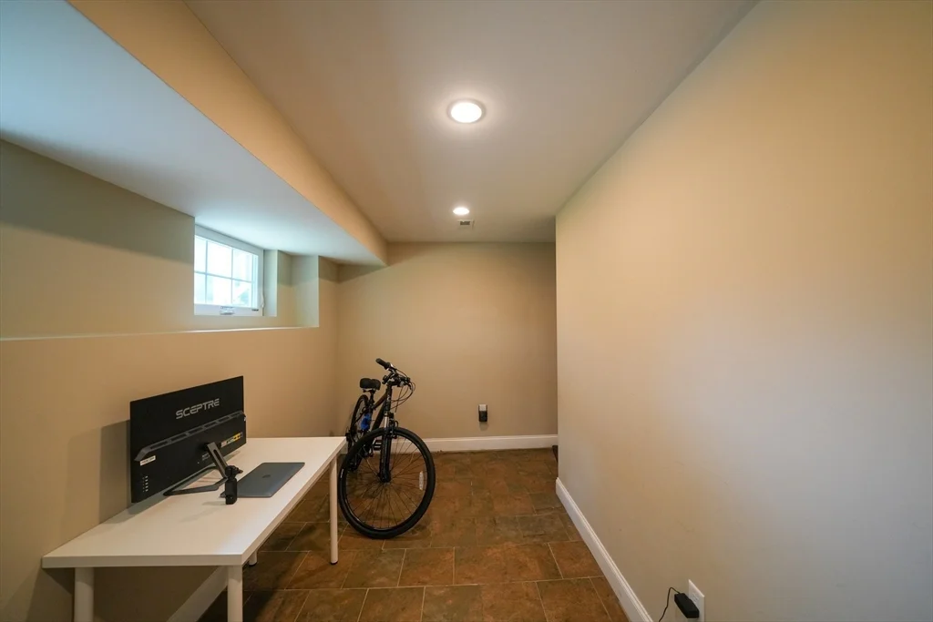 3 bed, 2 bath apartment for rent at 3 Redwood, Lynnfield — photo 30 of 39