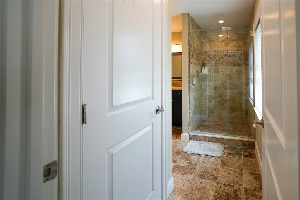 3 bed, 2 bath apartment for rent at 3 Redwood, Lynnfield — photo 20 of 39