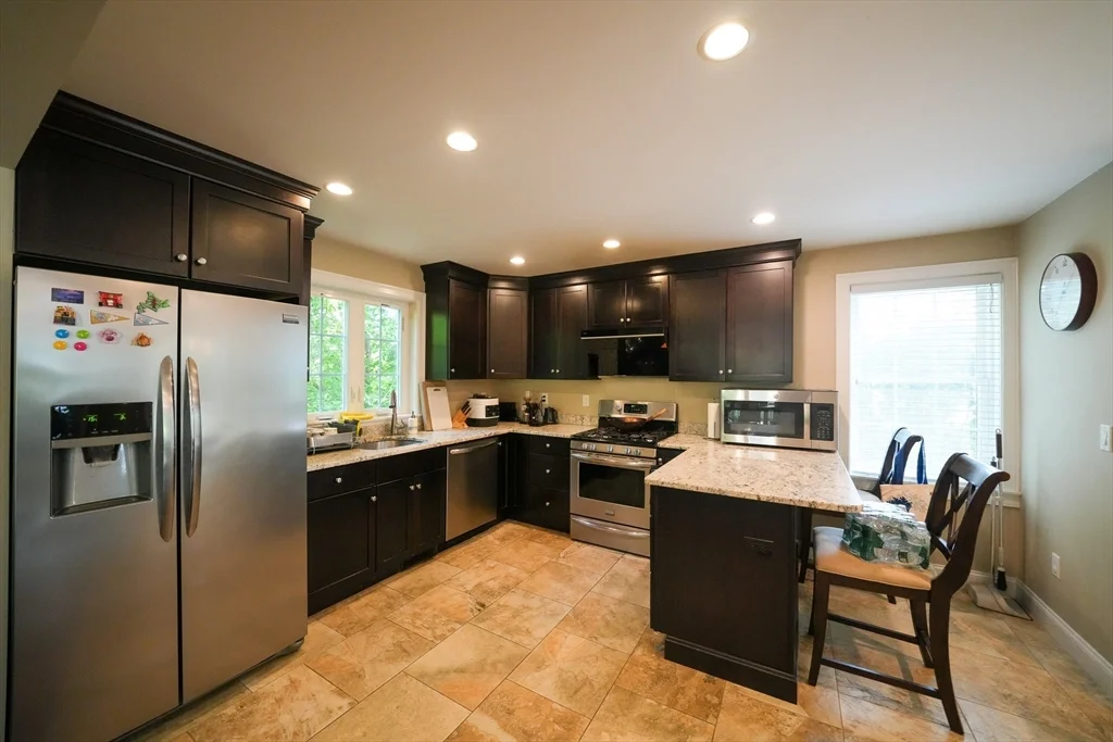 3 bed, 2 bath apartment for rent at 3 Redwood, Lynnfield — photo 8 of 39