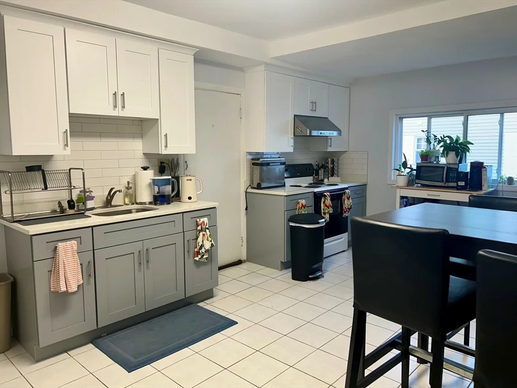 3 bed, 2 bath apartment for rent at 3 Rena St Unit 0, Allston — photo 4 of 7