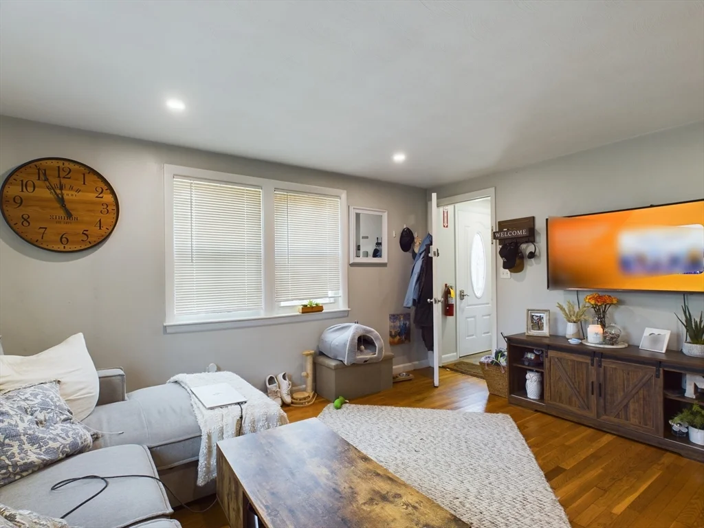 1 bed, 1 bath apartment for rent at 3 Sagamore Ave Unit 1R, Quincy — photo 3 of 13