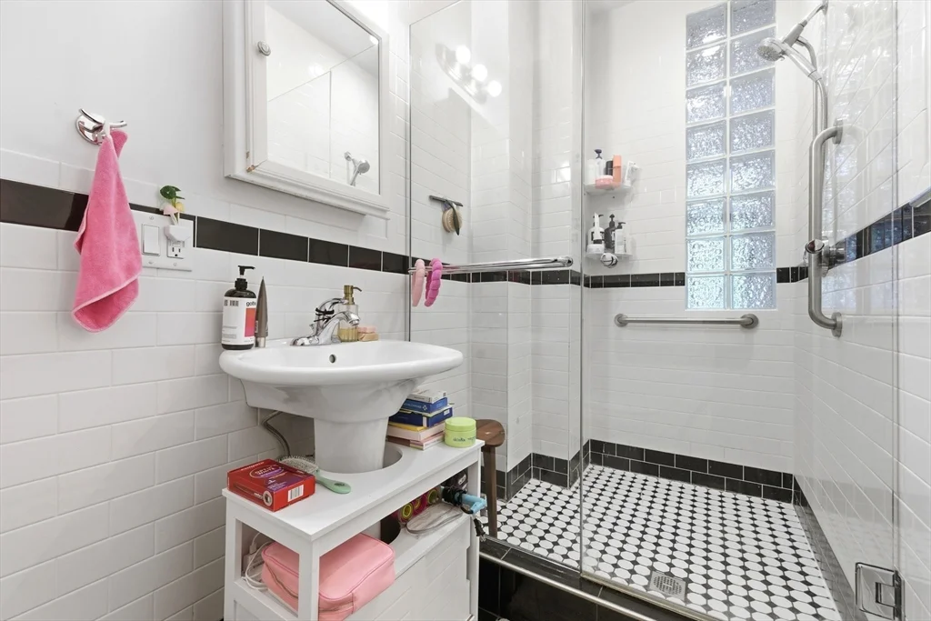 1 bed, 1 bath apartment for rent at 3 Saint Charles St Unit 2, South End — photo 6 of 8