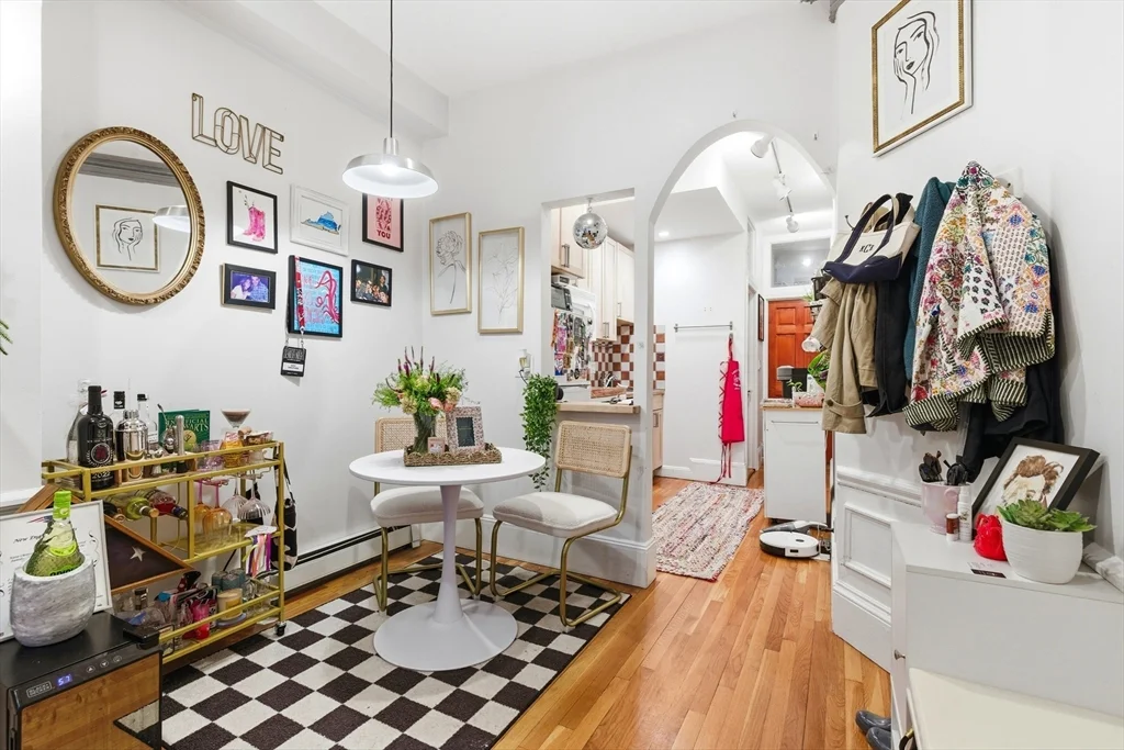 1 bed, 1 bath apartment for rent at 3 Saint Charles St Unit 2, South End — photo 4 of 8