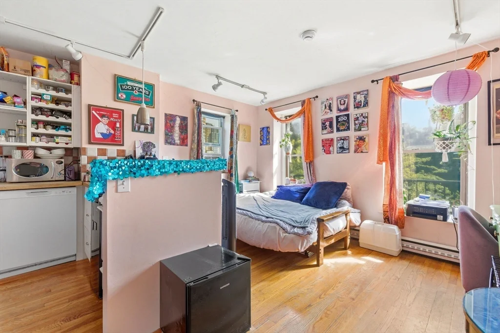 Studio bed, 1 bath apartment for rent at 3 Saint Charles St Unit 8, South End — photo 2 of 7