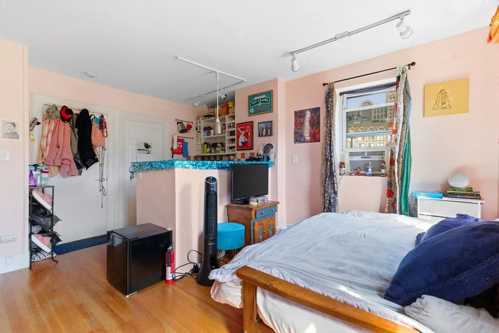 Studio bed, 1 bath apartment for rent at 3 Saint Charles St Unit 8, South End — photo 4 of 7
