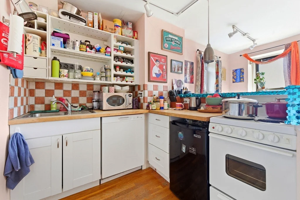 Studio bed, 1 bath apartment for rent at 3 Saint Charles St Unit 8, South End — photo 5 of 7