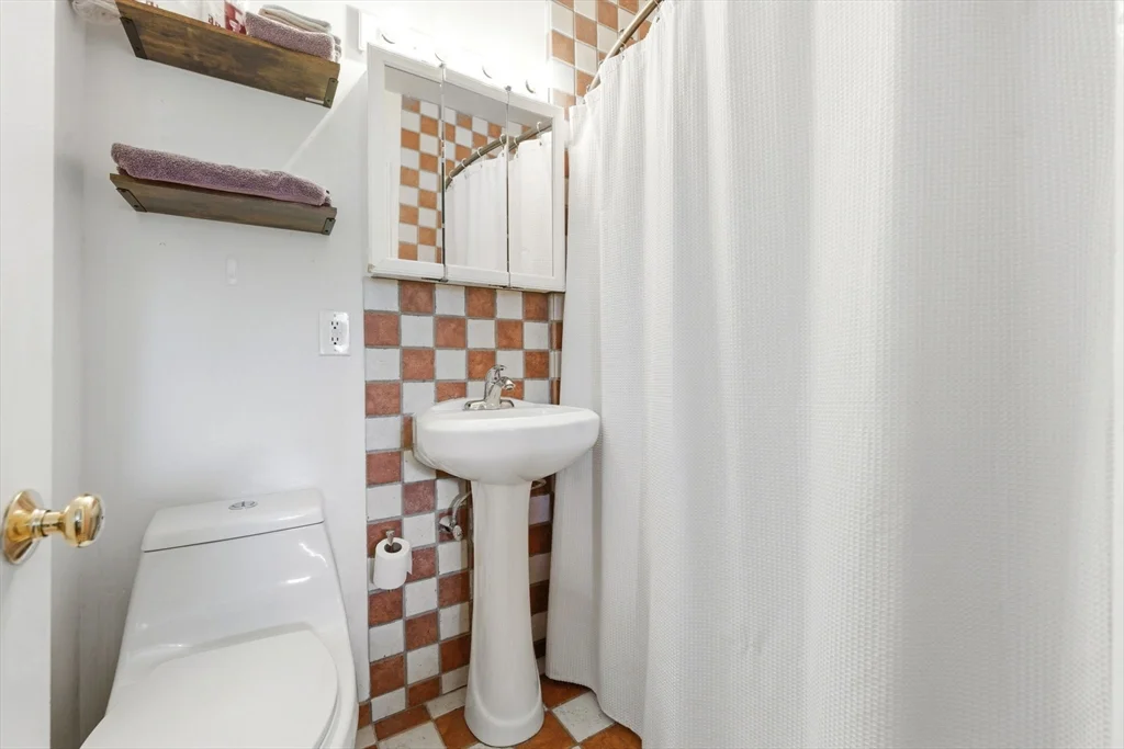 Studio bed, 1 bath apartment for rent at 3 Saint Charles St Unit 8, South End — photo 6 of 7