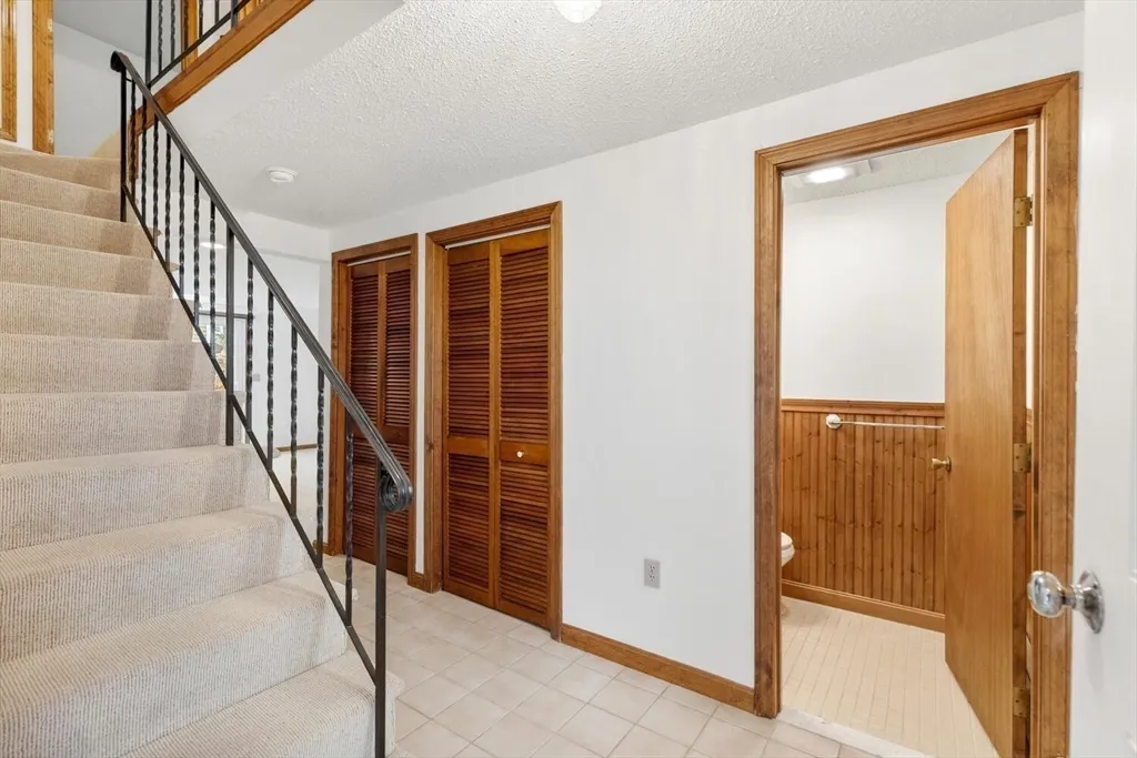 2 bed, 1 bath apartment for rent at 3 Sandpiper Ln Unit 3B, Long Beach — photo 11 of 24