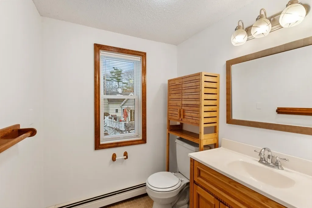 2 bed, 1 bath apartment for rent at 3 Sandpiper Ln Unit 3B, Long Beach — photo 17 of 24
