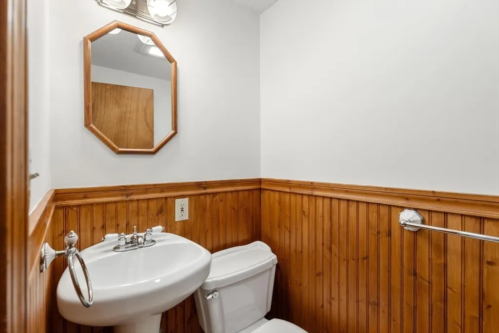 2 bed, 1 bath apartment for rent at 3 Sandpiper Ln Unit 3B, Long Beach — photo 10 of 24