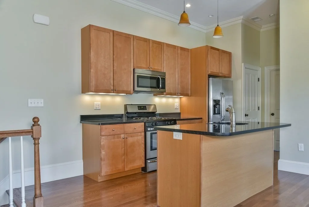 2 bed, 1 bath apartment for rent at 3 Savin Hill Ave Unit 2, Dorchester — photo 2 of 11