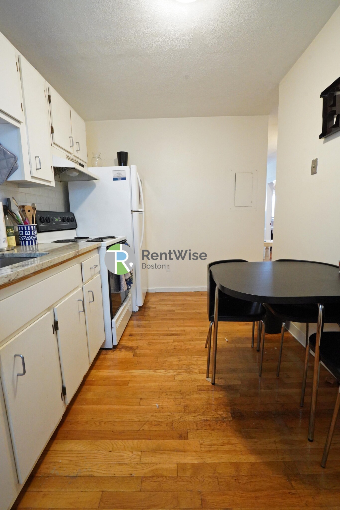 2 bed, 1 bath apartment for rent at 3 Schrepel Pl Unit 2, South Boston — photo 6 of 18