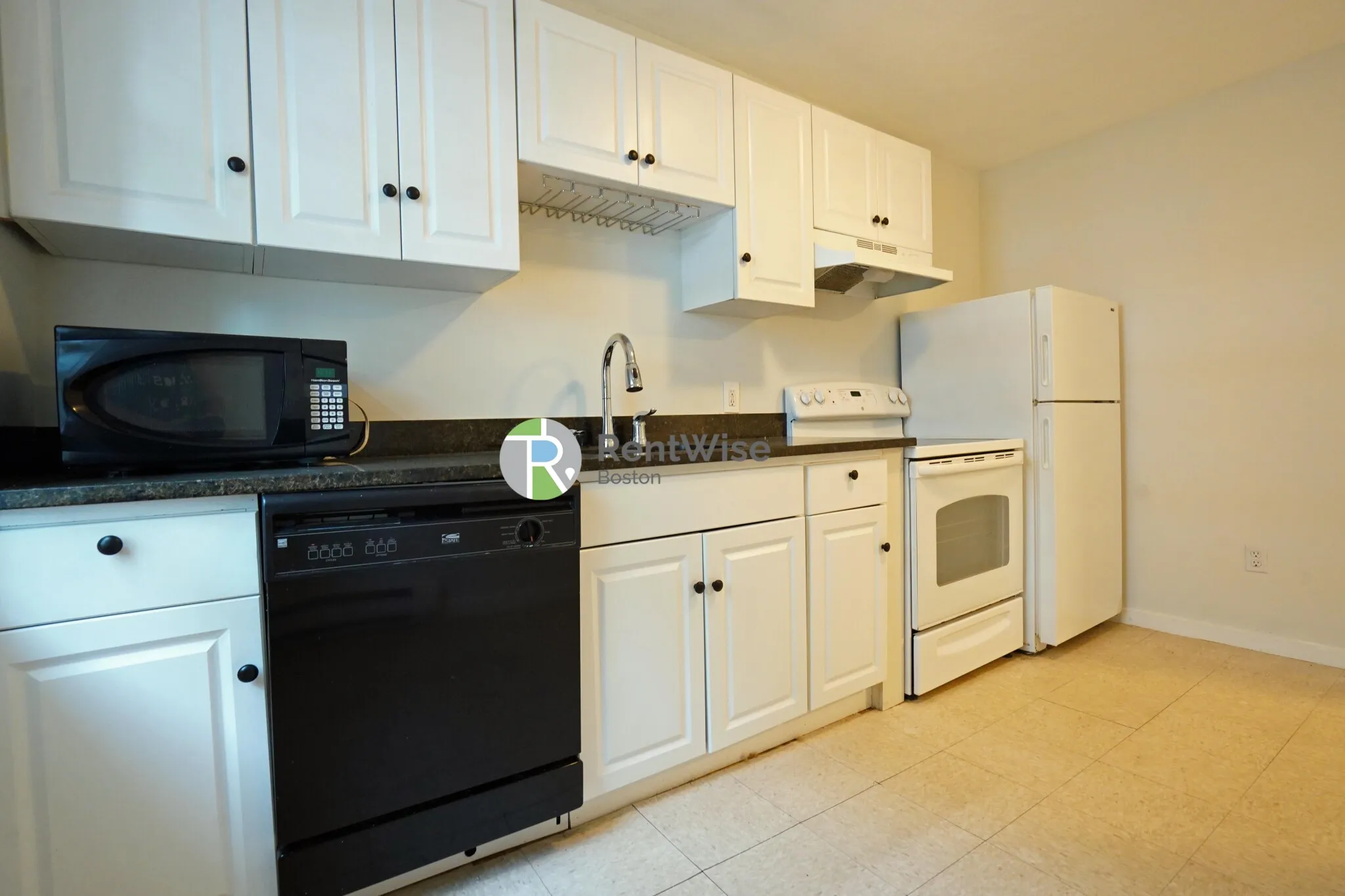 2 bed, 1 bath apartment for rent at 3 Schrepel Pl Unit 3, South Boston — photo 9 of 29