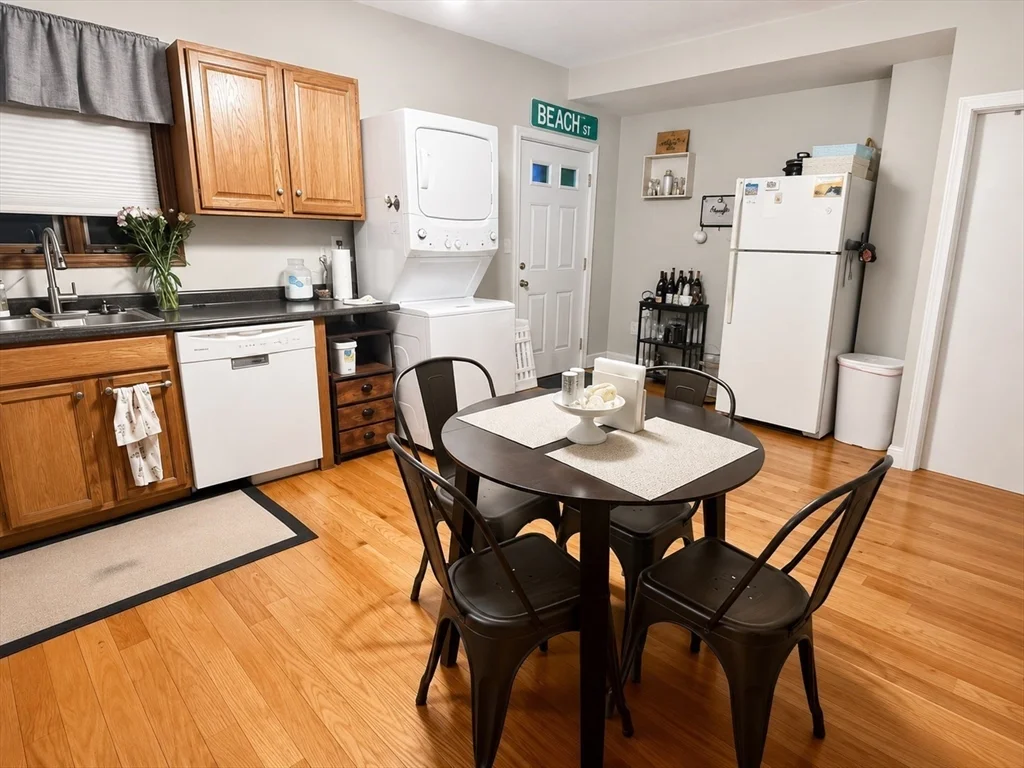 4 bed, 2 bath apartment for rent at 3 Sexton Ct Unit 1, Dorchester — photo 3 of 13