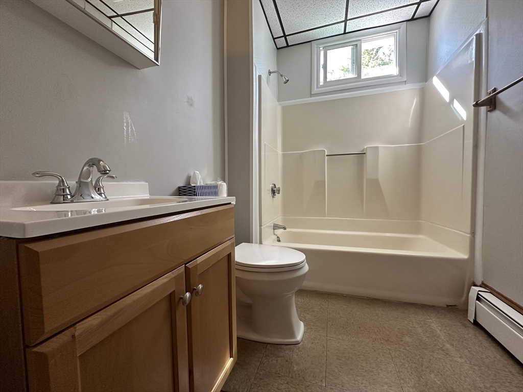 3 bed, 1 bath apartment for rent at 3 Shaw Ave Unit 1, Middleboro — photo 5 of 15