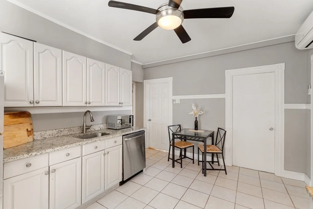 3 bed, 1 bath apartment for rent at 3 Spring Garden St Unit 2, Dorchester — photo 13 of 20