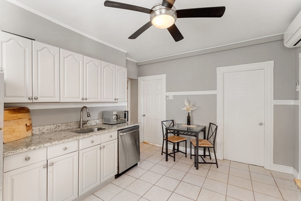 3 bed, 1 bath apartment for rent at 3 Spring Garden Unit 2A, Dorchester — photo 3 of 20