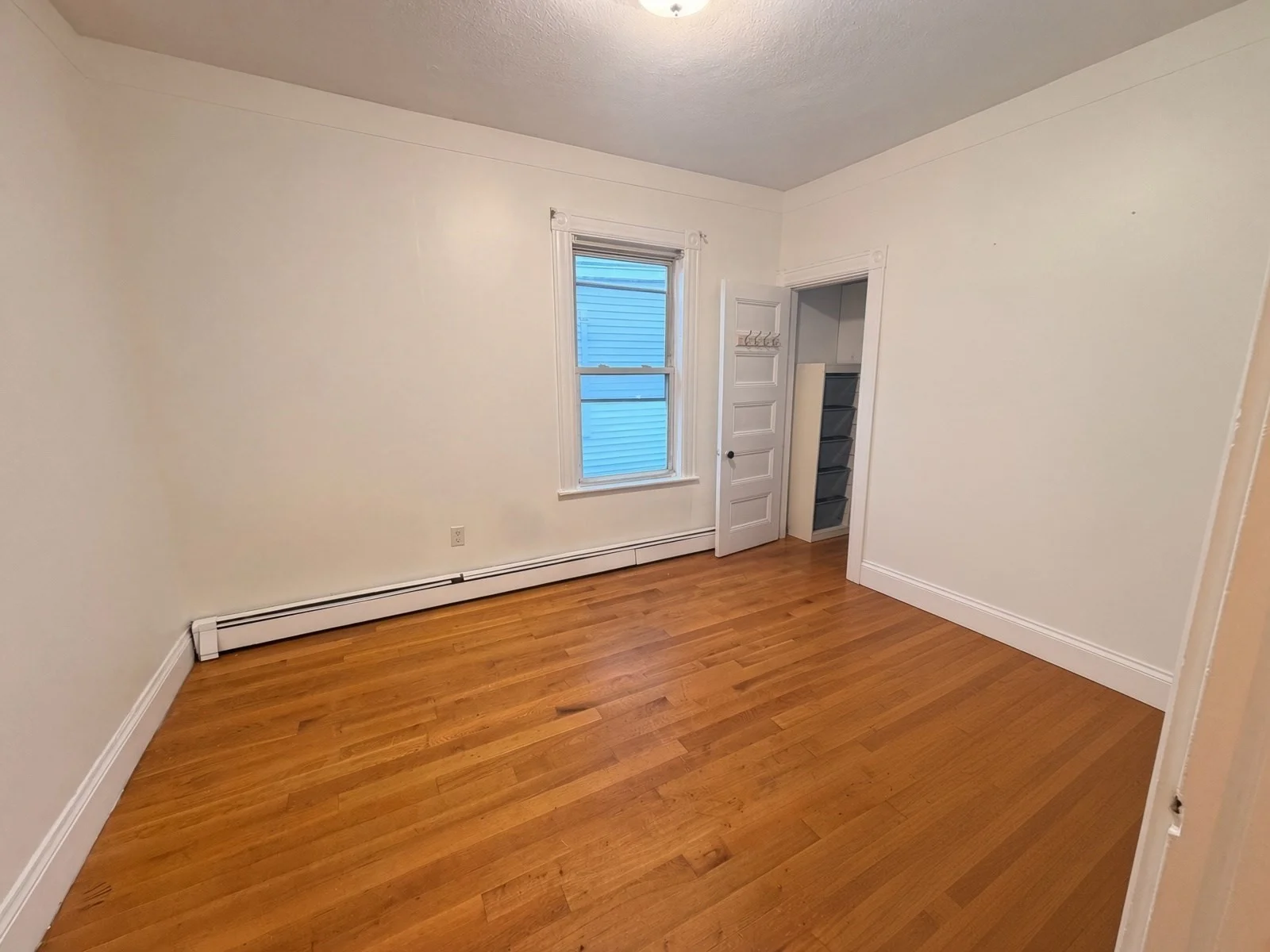 3 bed, 1 bath apartment for rent at 3 Spring Garden Unit 3, Dorchester — photo 6 of 18