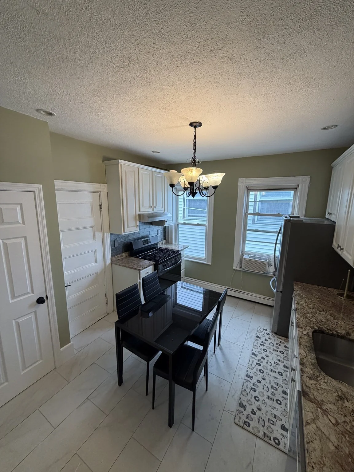 3 bed, 1 bath apartment for rent at 3 Spring Garden Unit 3, Dorchester — photo 14 of 18