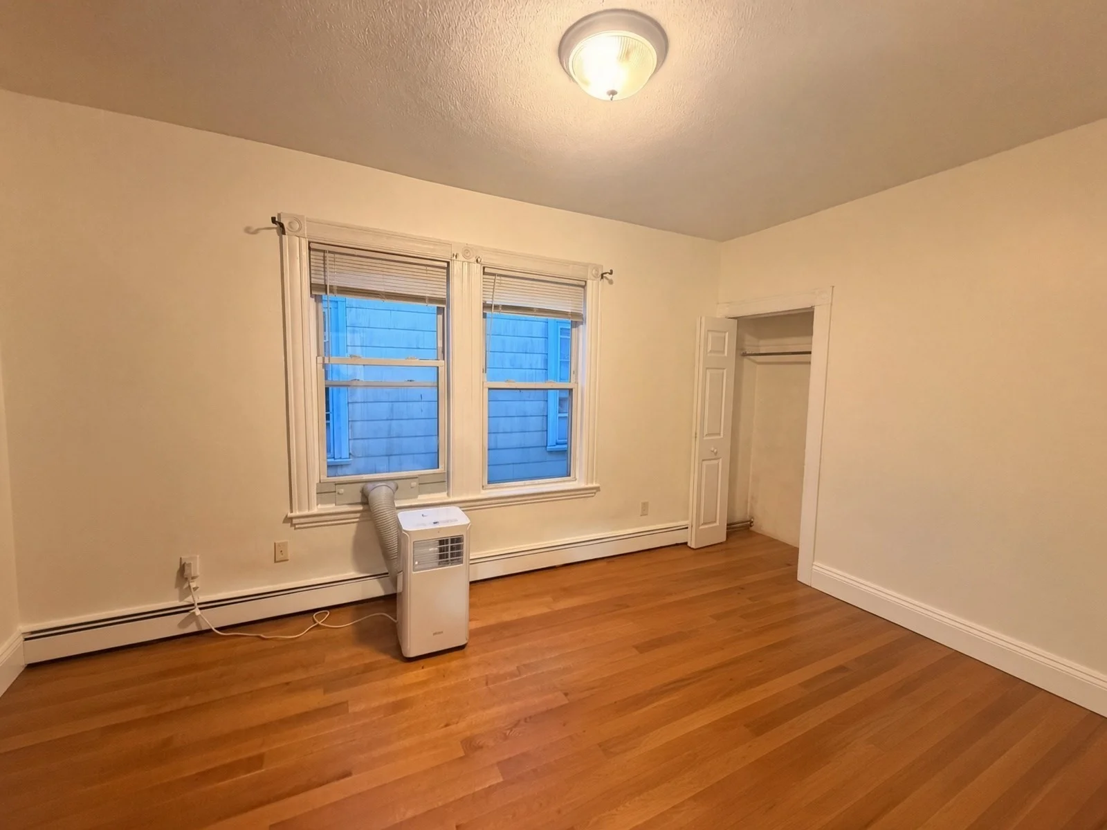3 bed, 1 bath apartment for rent at 3 Spring Garden Unit 3, Dorchester — photo 7 of 18