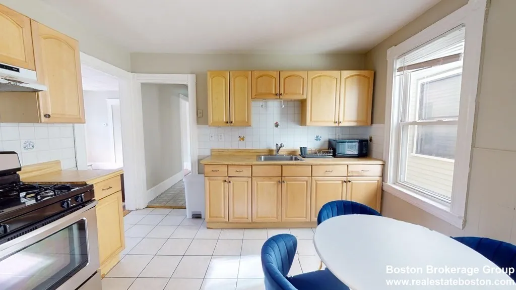 3 bed, 1 bath apartment for rent at 3 Sudan Unit 2, Boston — photo 2 of 14