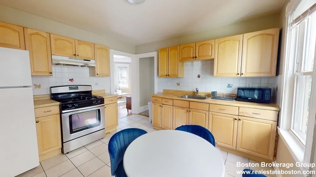 3 bed, 1 bath apartment for rent at 3 Sudan Unit 2, Boston — photo 1 of 14