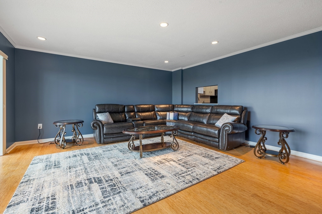 1 bed, 1 bath apartment for rent at 3 Summit Dr Unit 68, Reading — photo 2 of 20